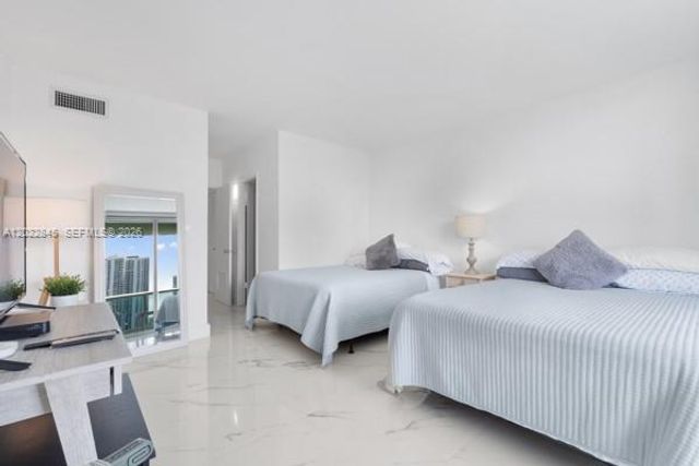 19390 Collins Ave 817, Sunny Isles Beach, FL 33160