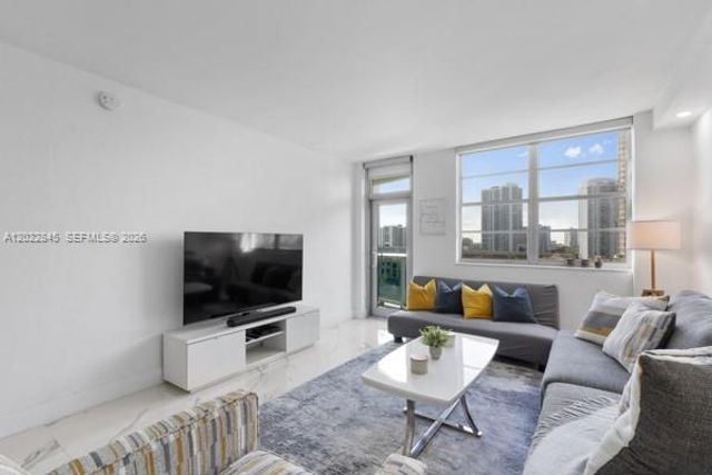 19390 Collins Ave 817, Sunny Isles Beach, FL 33160