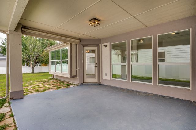 1128 Cotton Exchange Drive, Savannah, TX 76227