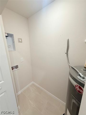 620 SE 7th ST, Cape Coral, FL 33990