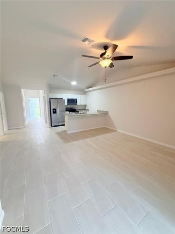 620 SE 7th ST, Cape Coral, FL 33990