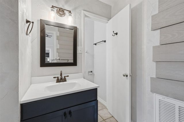 221 Oak Road, Clear Lake Shores, TX 77565