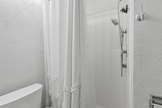 221 Oak Road, Clear Lake Shores, TX 77565