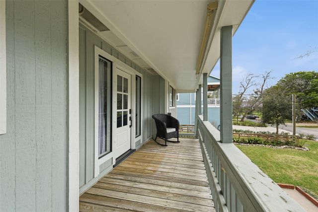 221 Oak Road, Clear Lake Shores, TX 77565