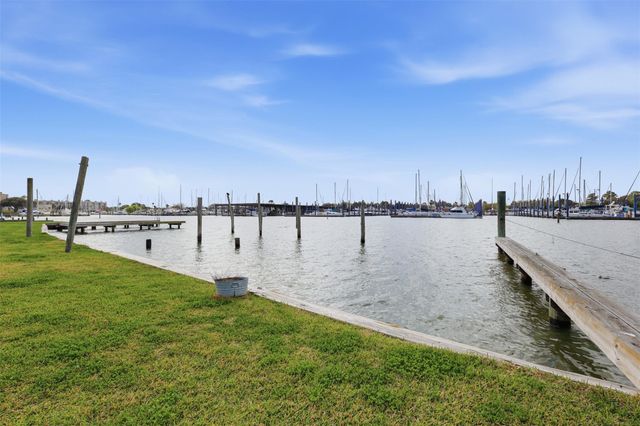 221 Oak Road, Clear Lake Shores, TX 77565