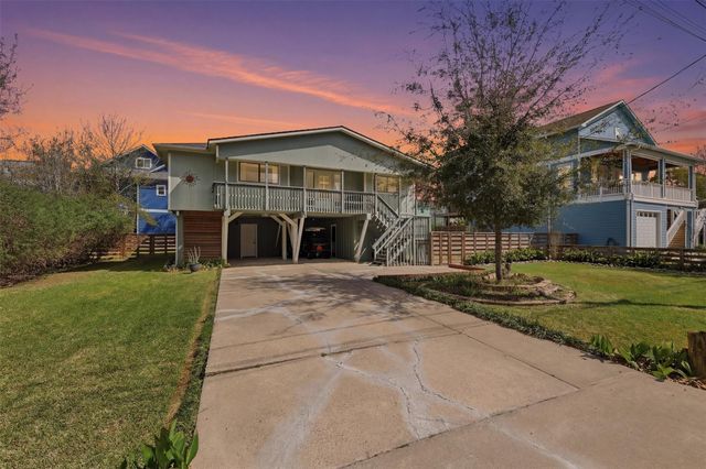 221 Oak Road, Clear Lake Shores, TX 77565