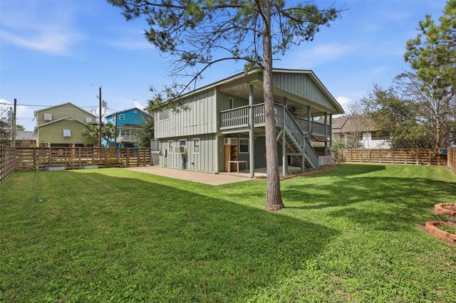 221 Oak Road, Clear Lake Shores, TX 77565