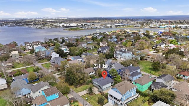 221 Oak Road, Clear Lake Shores, TX 77565