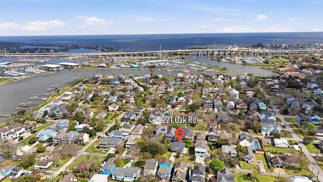 221 Oak Road, Clear Lake Shores, TX 77565