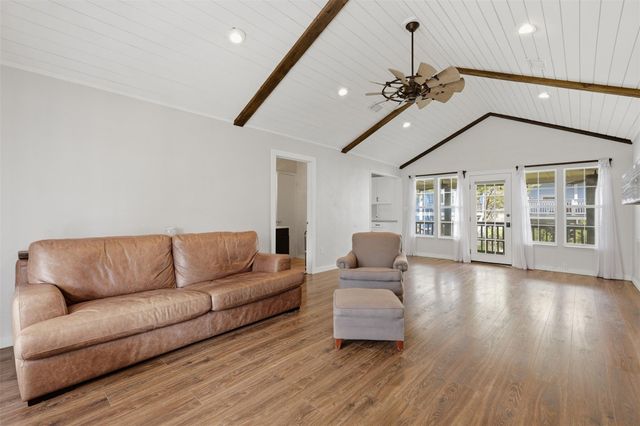 221 Oak Road, Clear Lake Shores, TX 77565