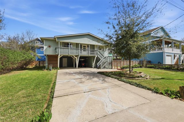 221 Oak Road, Clear Lake Shores, TX 77565