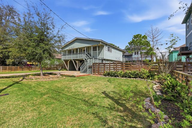 221 Oak Road, Clear Lake Shores, TX 77565