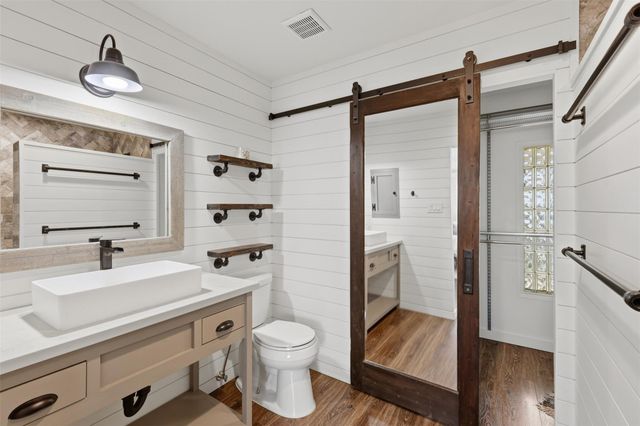 221 Oak Road, Clear Lake Shores, TX 77565