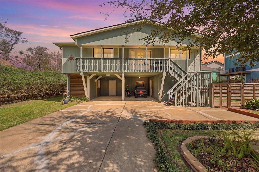 221 Oak Road, Clear Lake Shores, TX 77565