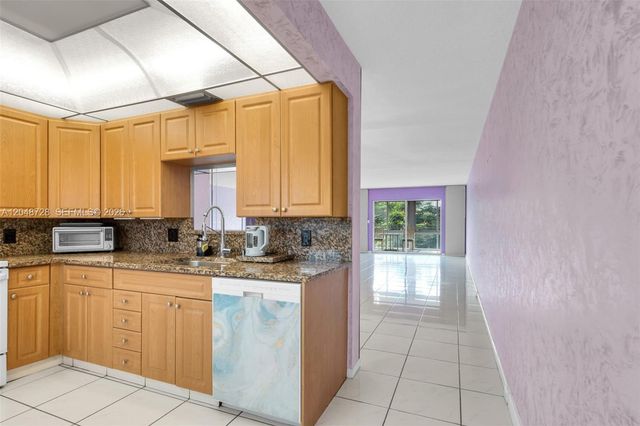 2502 Antigua Terrace J3, Coconut Creek, FL 33066