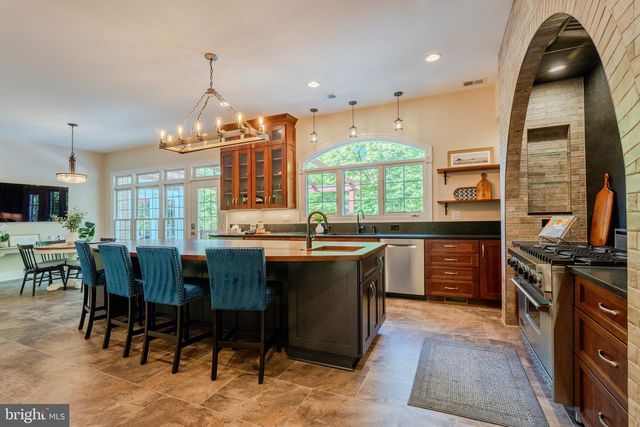 12820 DUNVEGAN DR, Clifton, VA 20124