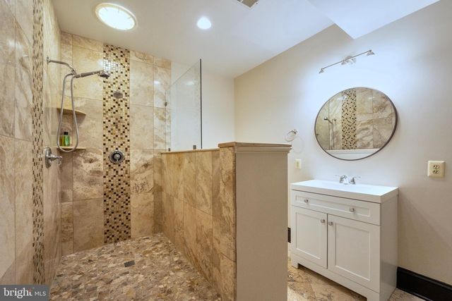 12820 DUNVEGAN DR, Clifton, VA 20124