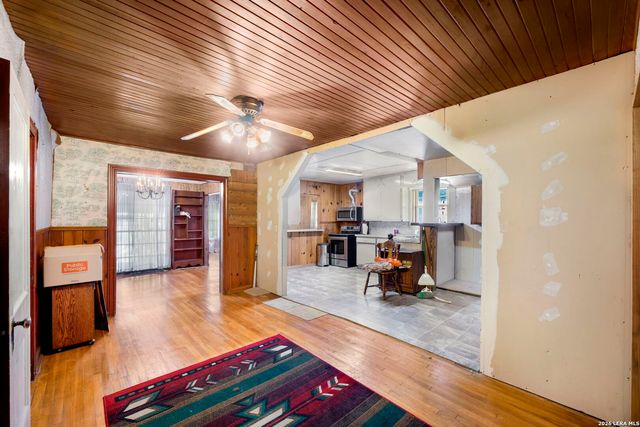 1927 W WOODLAWN AVE, San Antonio, TX 78201