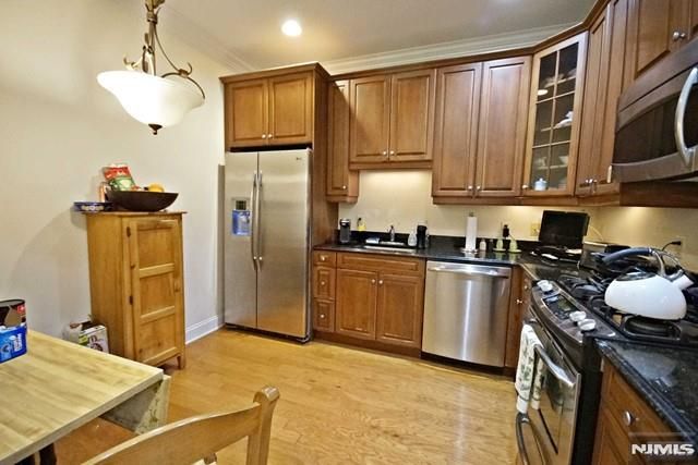 5 Tenakill Park E 106, Cresskill, NJ 07626