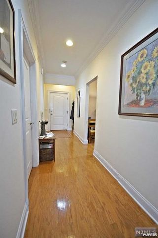 5 Tenakill Park E 106, Cresskill, NJ 07626