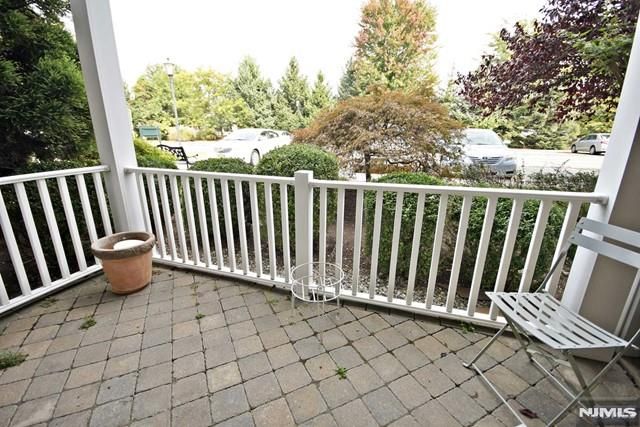 5 Tenakill Park E 106, Cresskill, NJ 07626