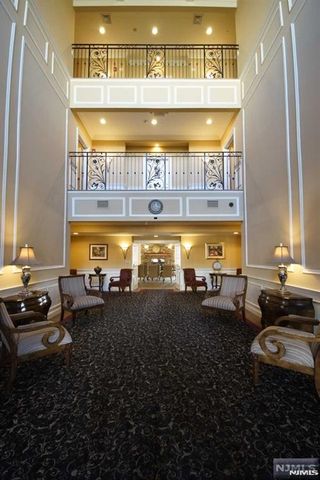 5 Tenakill Park E 106, Cresskill, NJ 07626