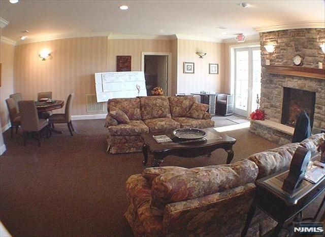 5 Tenakill Park E 106, Cresskill, NJ 07626