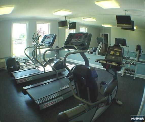 5 Tenakill Park E 106, Cresskill, NJ 07626