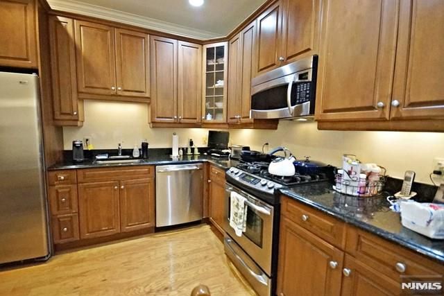 5 Tenakill Park E 106, Cresskill, NJ 07626