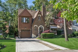 461 Uvedale Road, Riverside, IL 60546