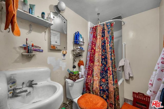 2452 Horse Shoe Canyon Road, Los Angeles, CA 90046