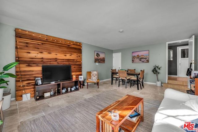 2452 Horse Shoe Canyon Road, Los Angeles, CA 90046