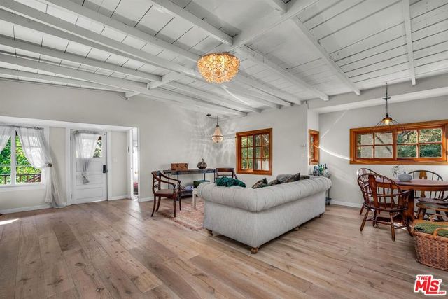 2452 Horse Shoe Canyon Road, Los Angeles, CA 90046