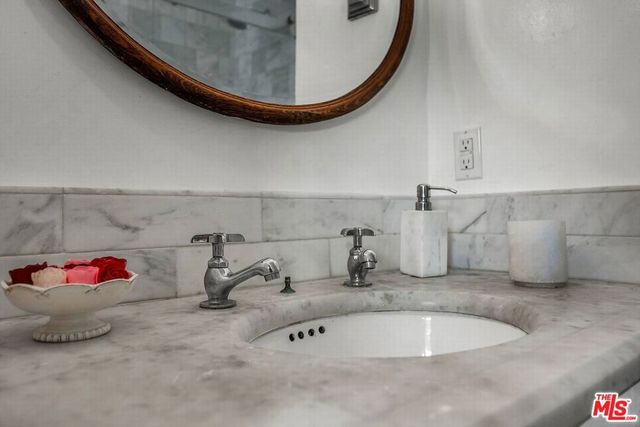 2452 Horse Shoe Canyon Road, Los Angeles, CA 90046