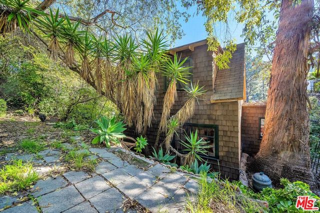2452 Horse Shoe Canyon Road, Los Angeles, CA 90046