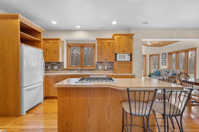 1044 MOONRIVER DRIVE, De Pere, WI 54115