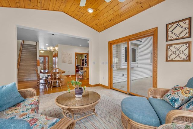 1044 MOONRIVER DRIVE, De Pere, WI 54115