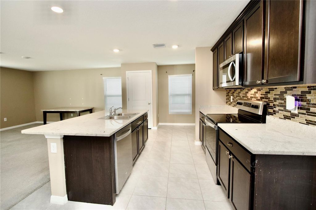 Image 10 of property listing at 13648 WHISKEY DAISY DRIVE, Dade City, FL 33525