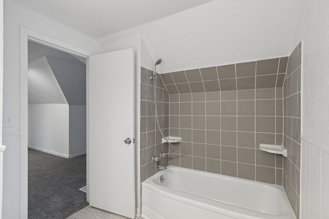 2111 Bell Avenue, Rockford, IL 61103