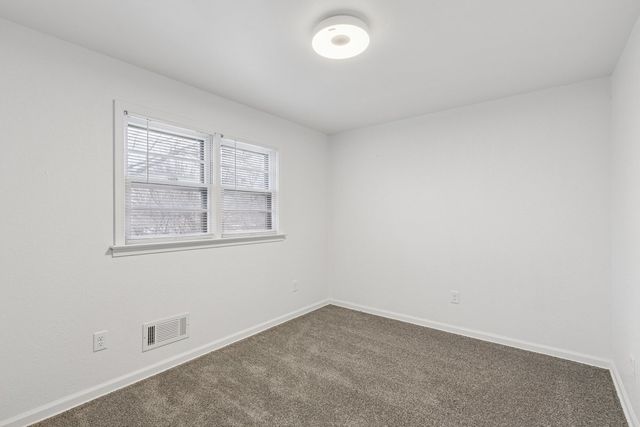 2111 Bell Avenue, Rockford, IL 61103