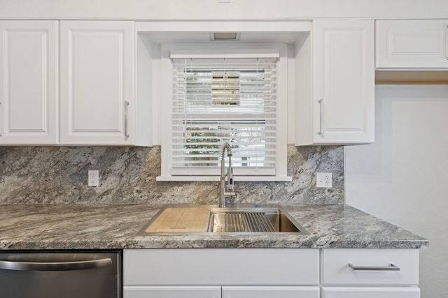 2111 Bell Avenue, Rockford, IL 61103