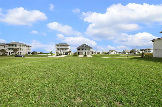 21205 Scissor Tail Lane, Galveston, TX 77554