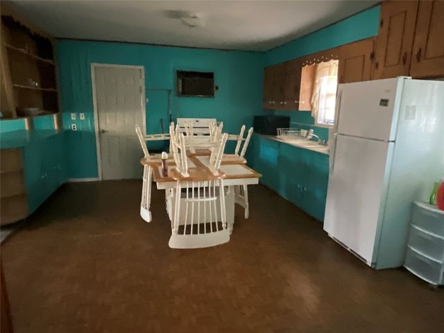 215 N Ave O, Clifton, TX 76634