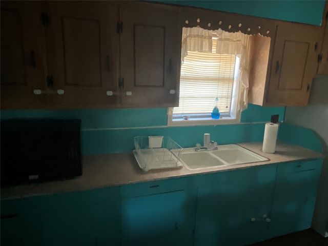 215 N Ave O, Clifton, TX 76634