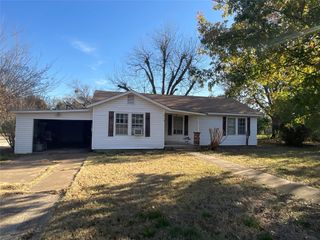 215 N Ave O, Clifton, TX 76634