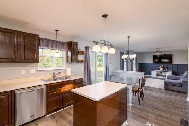 168 Spring Flower Way, Pataskala, OH 43062