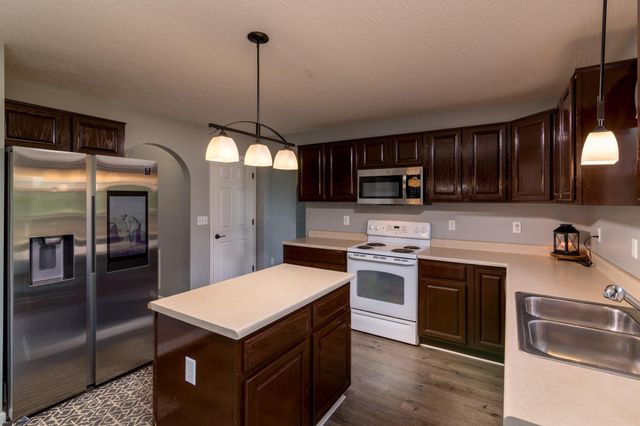 168 Spring Flower Way, Pataskala, OH 43062