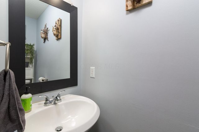 168 Spring Flower Way, Pataskala, OH 43062