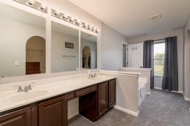168 Spring Flower Way, Pataskala, OH 43062