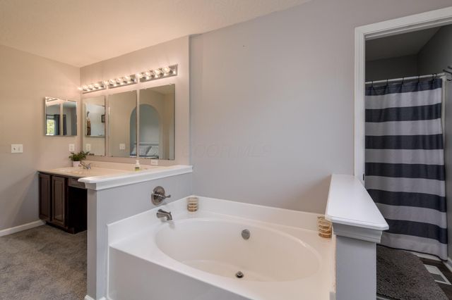 168 Spring Flower Way, Pataskala, OH 43062